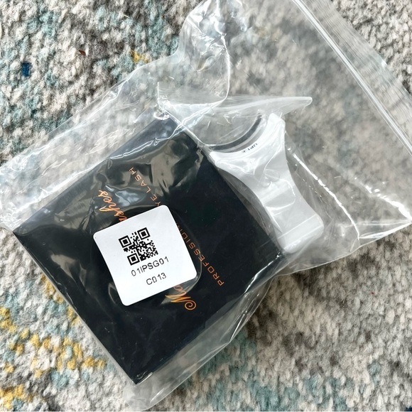 2 Pairs Magnetic False Eye Lashes Size “Full” w Magnetic Case & Applicator NWT - Picture 6 of 7